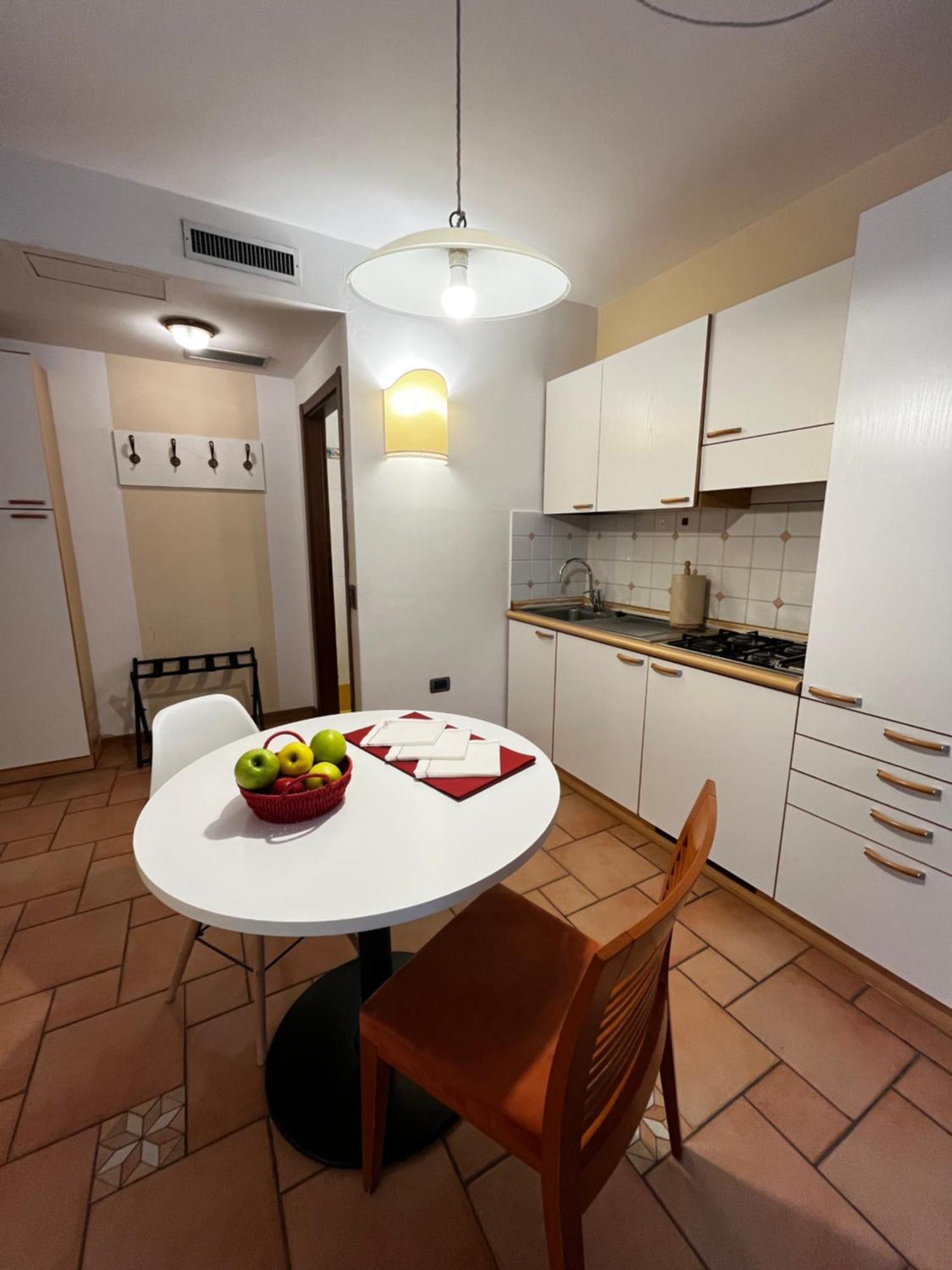 Manci Apartments By Hotel America Trento Exterior foto